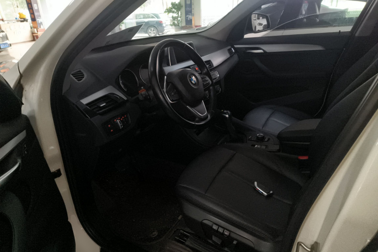 宝马X1 2019款 sDrive18Li 时尚型中控内饰20