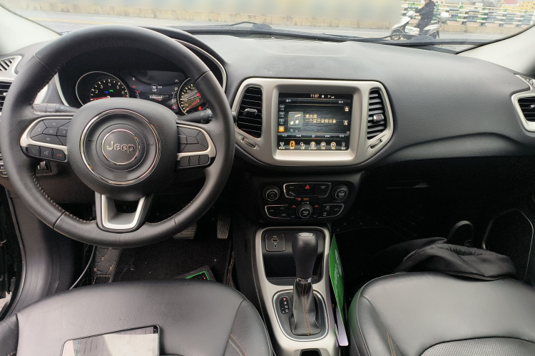 Jeep 指南者 2017款 200T 自动家享版中控内饰12