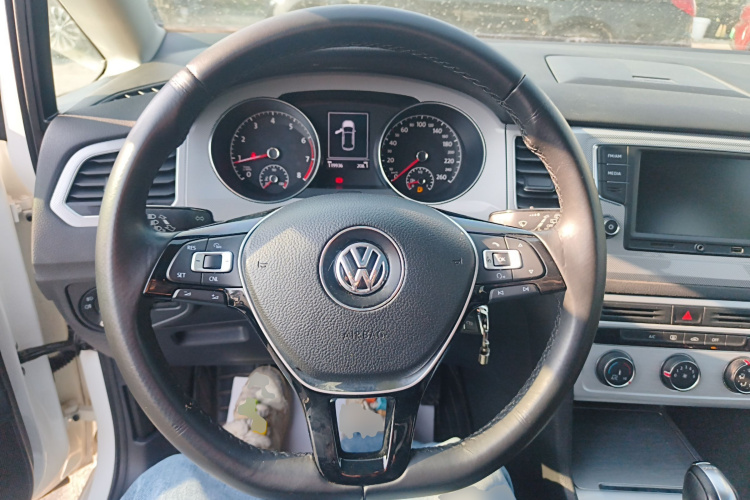 大众 高尔夫·嘉旅 2016款 230TSI 自动进取型中控内饰13