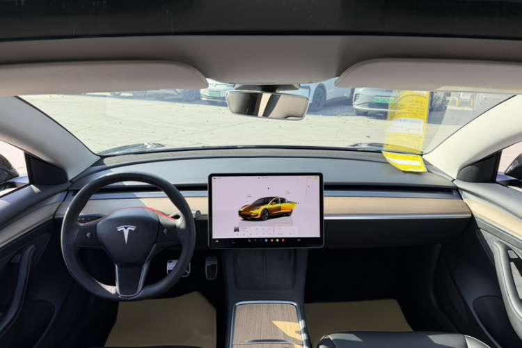特斯拉 Model 3 2022款 后轮驱动版中控内饰7004