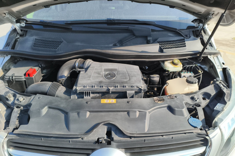 奔驰V级 2016款 V 260 领航版机舱底盘24