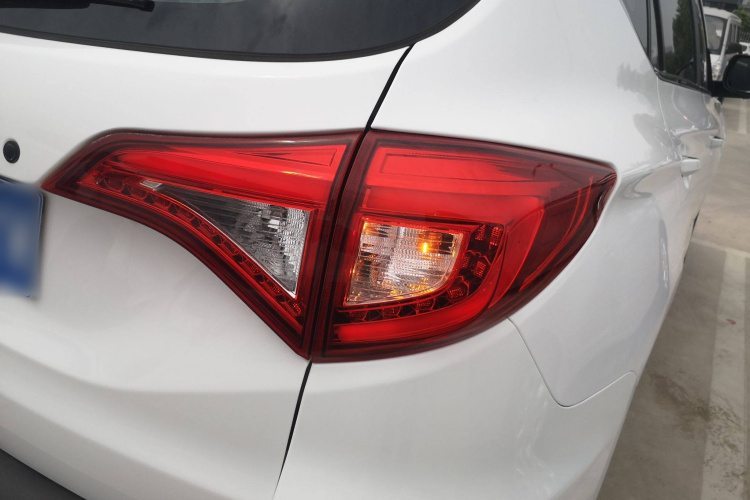 比亚迪 宋 2018款 1.5TID 自动智联尊贵型车身外观6006