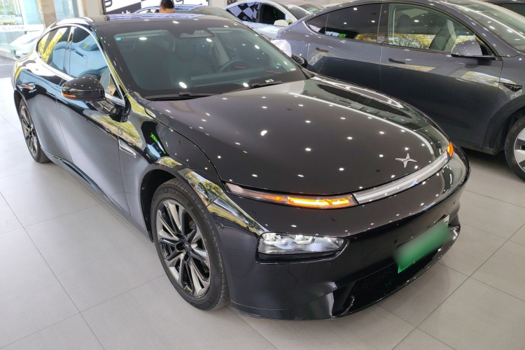 小鹏P7 2022款 625E车身外观3