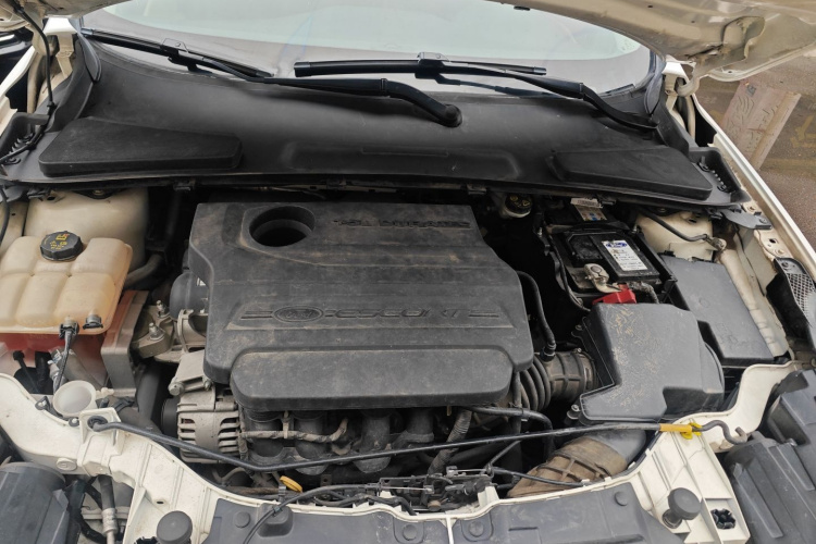 福特 福睿斯 2015款 1.5L 手动舒适型机舱底盘24