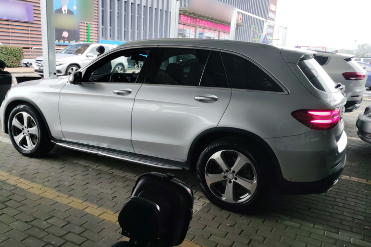奔驰GLC 2017款 GLC 260 4MATIC 豪华型车身外观4