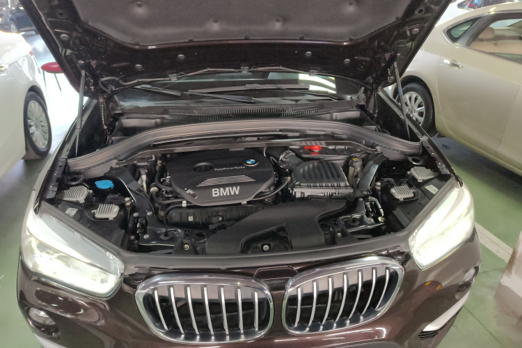 宝马X1 2018款 xDrive20Li 尊享型机舱底盘24