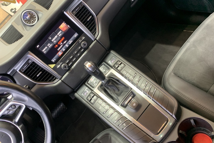 保时捷 2017款  Macan 2.0T中控内饰7011