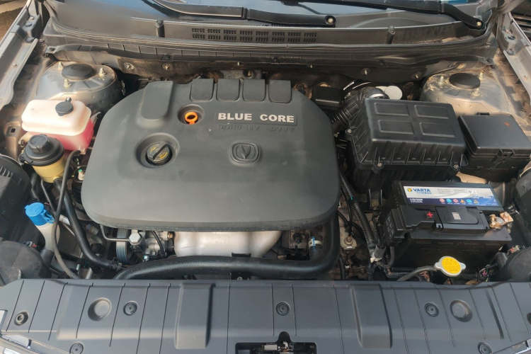 长安 逸动 2015款 1.6L 自动豪华型机舱底盘24