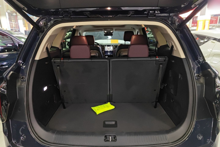 红旗HS7 2023款 2.0T 自动四驱旗领版 六座局部细节23