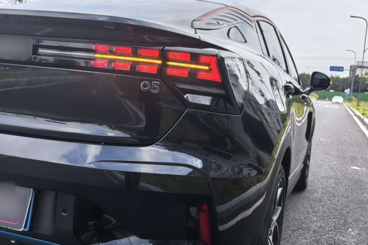 领克05 2022款 2.0TD 两驱耀Halo车身外观6004