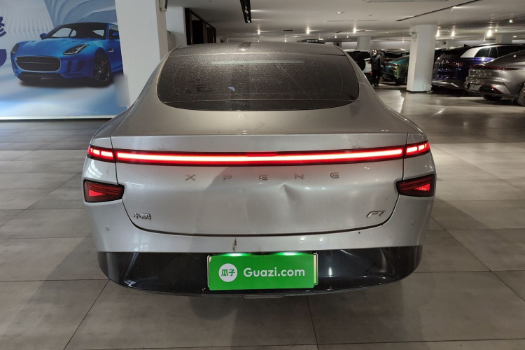 小鹏P7 2022款 480E车身外观6