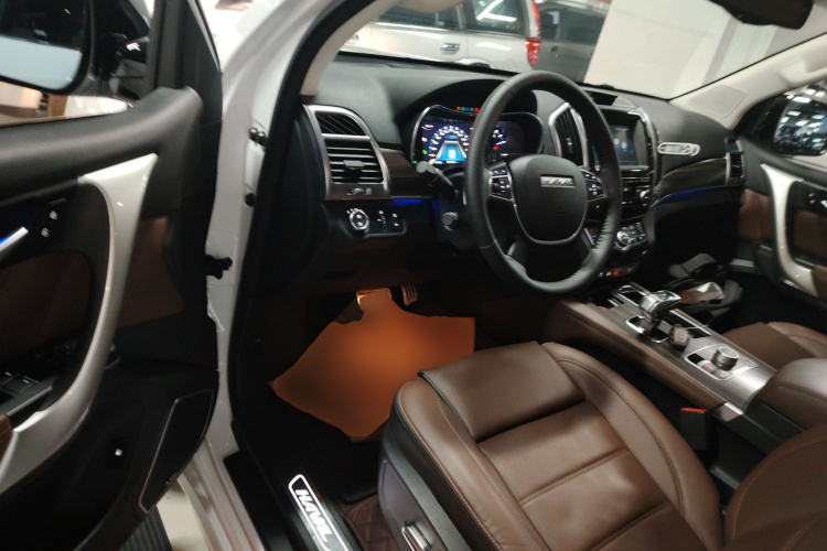 哈弗H9 2017款 2.0T 柴油四驱尊享型 5座中控内饰20