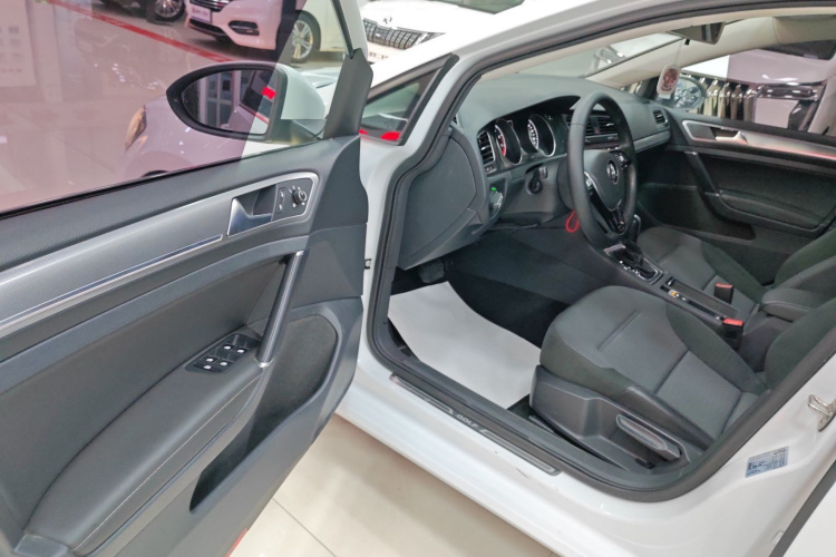 大众 高尔夫 2018款 230TSI 自动舒适型中控内饰20