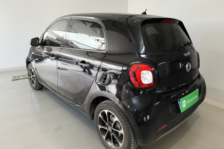 smart forfour 2018款 1.0L 52千瓦激情版车身外观5