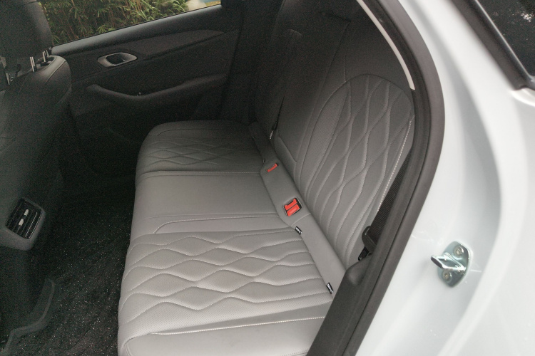 吉利银河 银河A7 2025款 EM-i 70km 豪享版中控内饰21