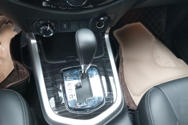 日产 途达 2020款 2.5L XV 4WD 自动四驱旗舰版局部细节18