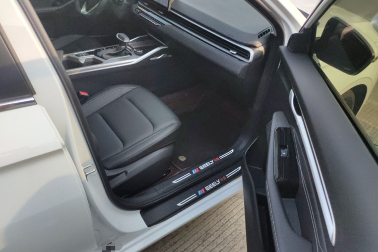 吉利汽车 帝豪 2025款 第4代 1.5L CVT尊贵型局部细节9005