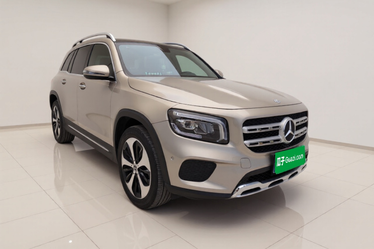 奔驰GLB 2023款 GLB 220 时尚型车身外观3