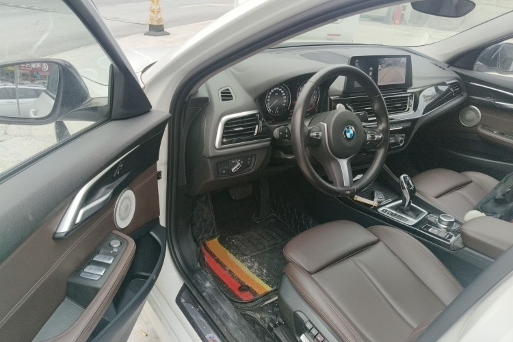 宝马1系 2021款 改款 120i M运动曜夜版中控内饰7003