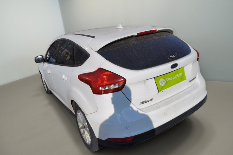 福特 福克斯 2017款 两厢 1.6L 手动风尚型智行版车身外观5