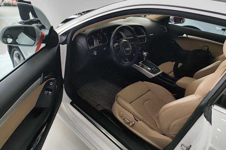 奥迪A5 2014款 Coupe 45 TFSI中控内饰7003