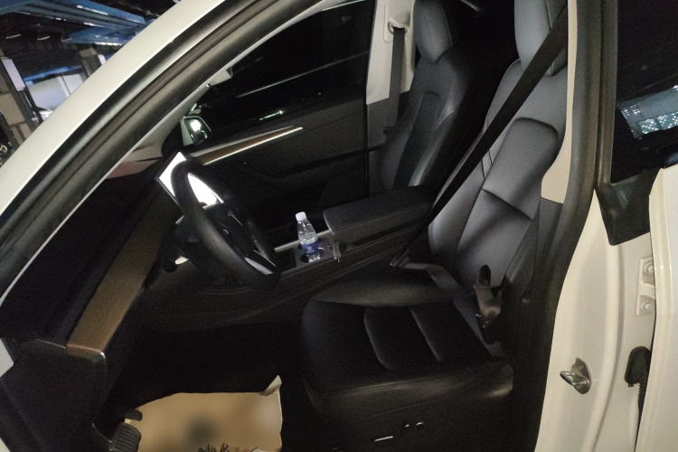 特斯拉 Model Y 2021款 长续航全轮驱动版局部细节19