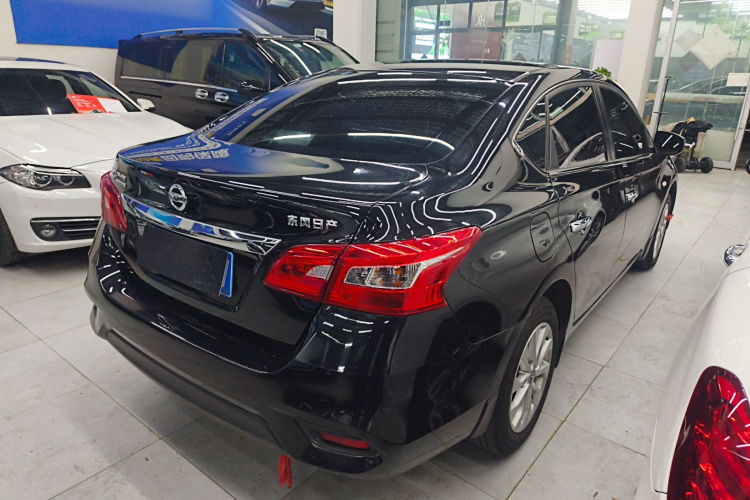 日产 轩逸 2022款 经典 1.6XL CVT豪华版车身外观7