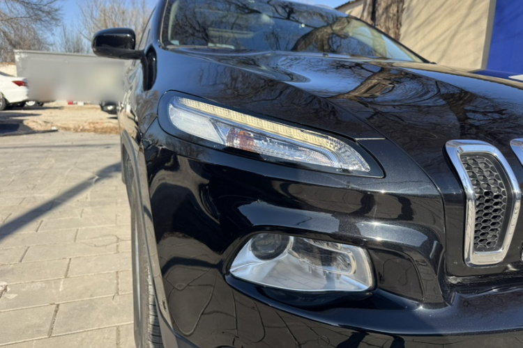 Jeep 自由光 2016款 2.0L 优越版车身外观6006