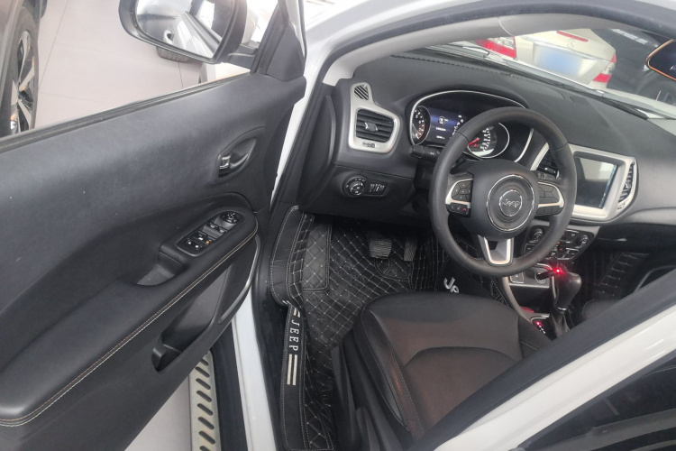 Jeep 指南者 2017款 200T 自动家享版中控内饰20