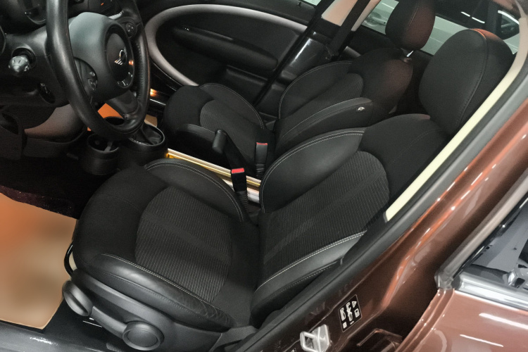 MINI Countryman 2014款 1.6T COOPER ALL4 Fun中控内饰19