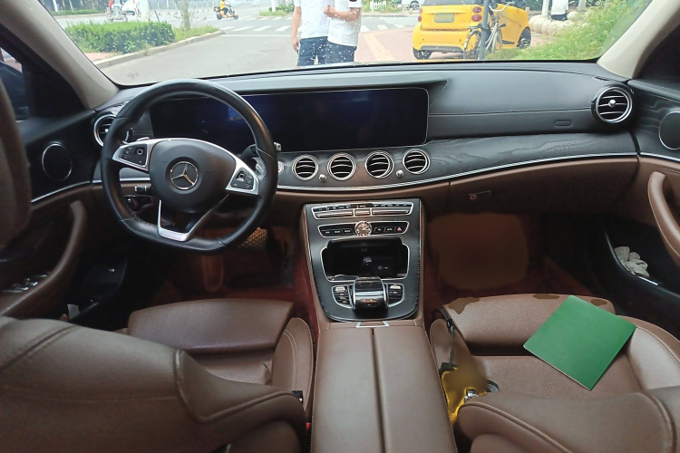 奔驰E级 2016款 E 200 L 运动型中控内饰7002
