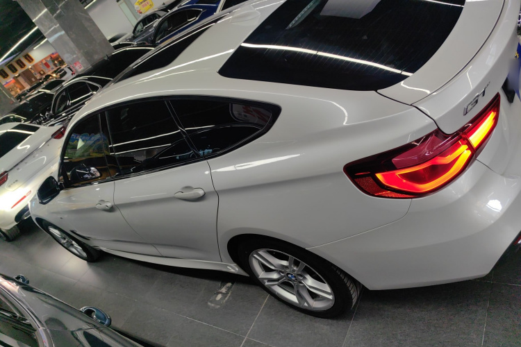 宝马3系GT 2019款 320i M运动套装车身外观6003