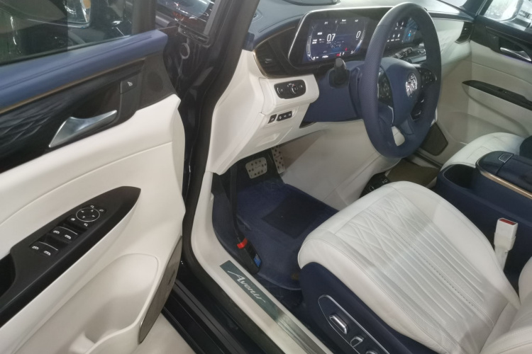 别克GL8 2020款 Avenir艾维亚 四座尊礼版中控内饰20