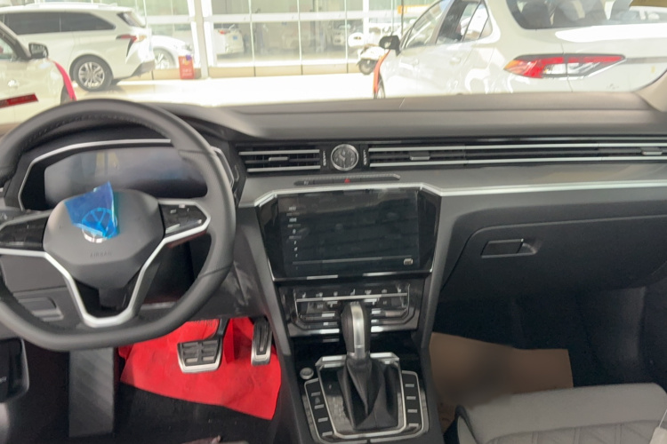 大众 迈腾 2023款 200万辆纪念版 280TSI DSG领先型中控内饰7003