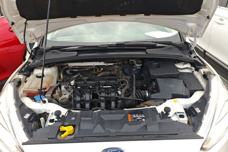 福特 福克斯 2015款 三厢 1.6L 手动风尚型局部细节24