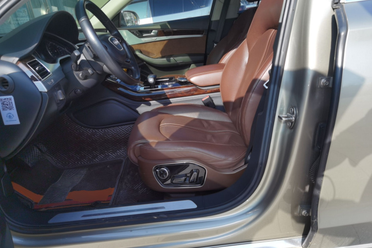 奥迪A8 2013款 A8L 45 TFSI quattro豪华型中控内饰19