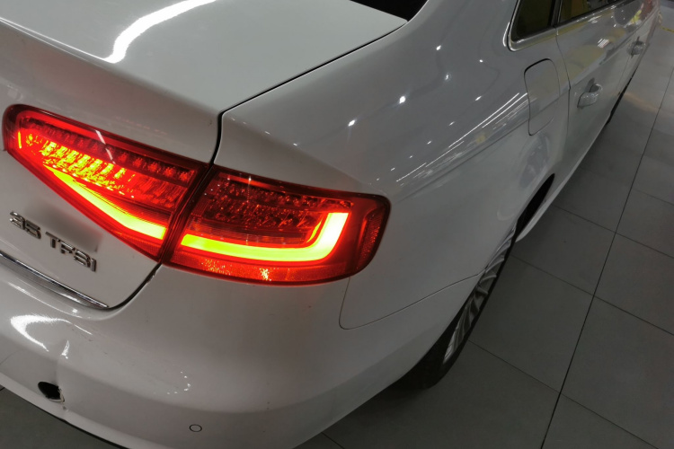 奥迪A4L 2015款 35 TFSI 自动舒适型车身外观9