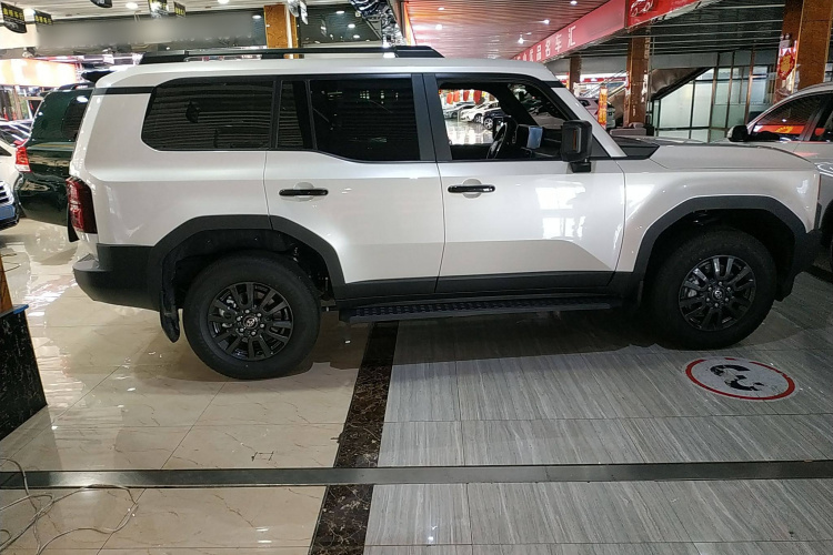 丰田 普拉多 2025款 2.4T 穿越BX版 5座车身外观7