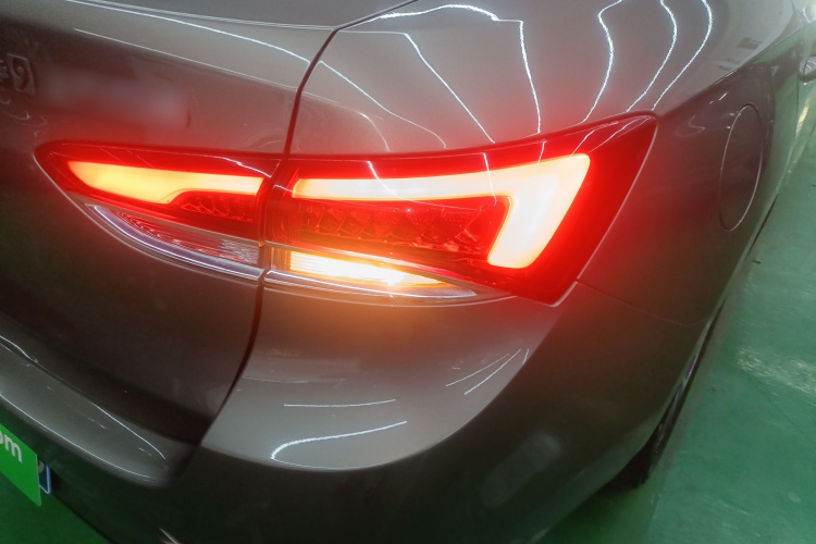 别克 英朗 2021款 1.3T 自动轻混动精英型车身外观9