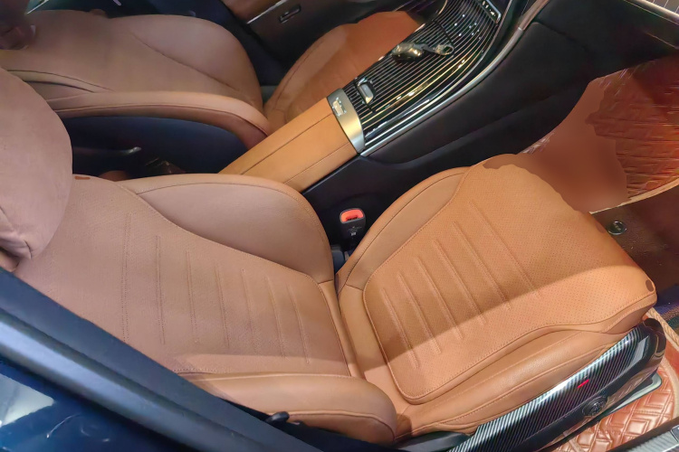 奔驰GLC 2023款 改款 GLC 300 L 4MATIC 动感型 7座局部细节41