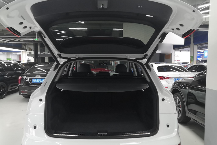 奥迪Q5L 2021款 45 TFSI 豪华动感型机舱底盘23