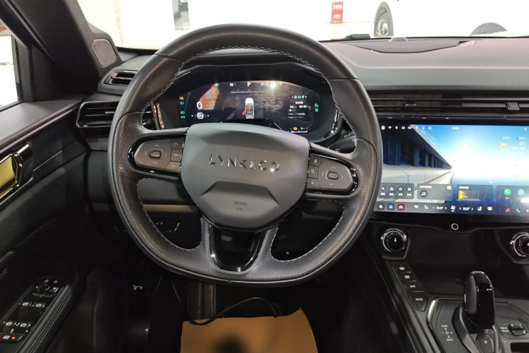 领克01 EM-P 2023款 1.5TD EM-P 晨曦版中控内饰13