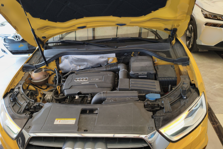 奥迪Q3 2017款 35 TFSI 时尚型机舱底盘24