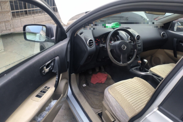 日产 逍客 2012款 1.6XE 风 5MT 2WD中控内饰7003