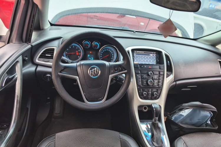 别克 英朗 2014款 XT 1.6L 自动时尚版中控内饰13