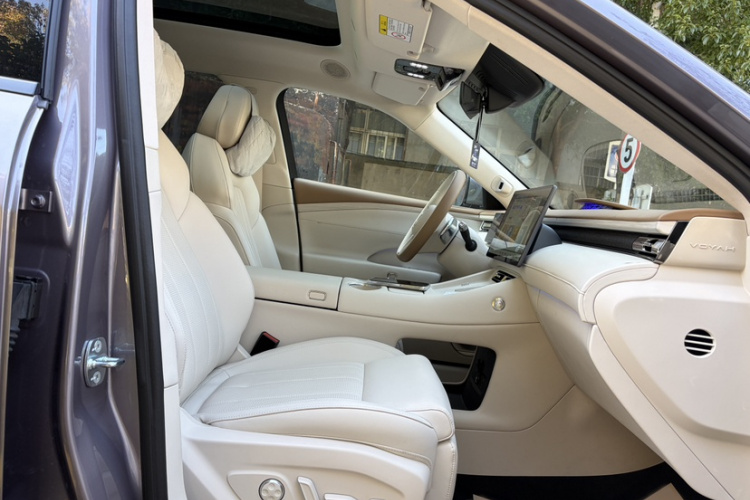 岚图汽车 岚图FREE 2025款 FREE+ 四驱乾崑版局部细节41