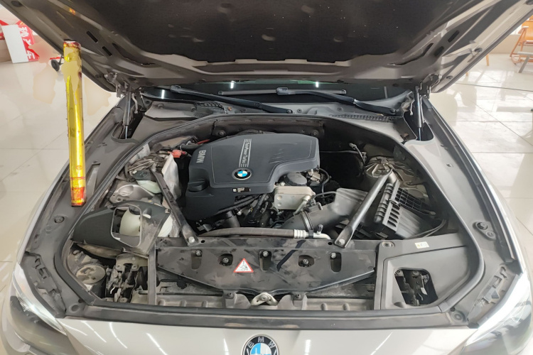 宝马5系 2014款 520Li 典雅型机舱底盘24