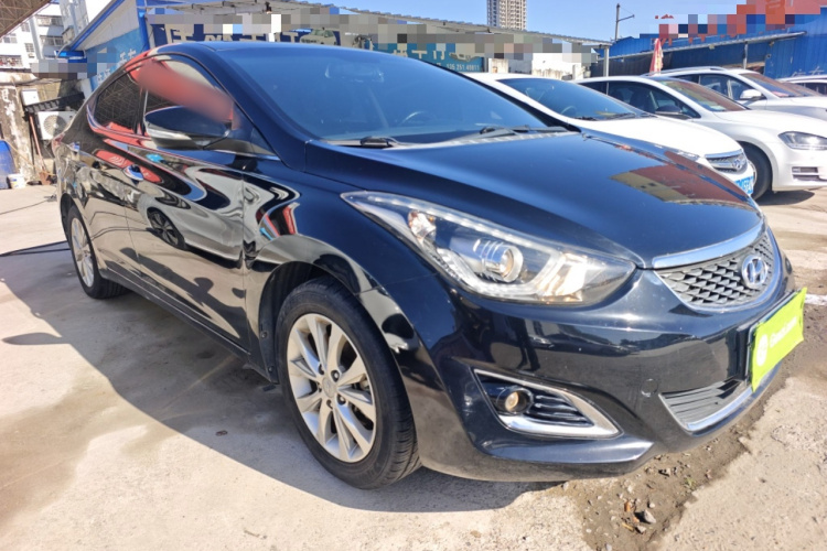 现代 朗动 2016款 1.6L 自动尊贵型车身外观3