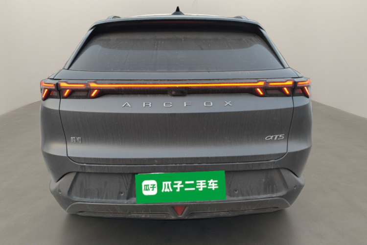 ARCFOX极狐 极狐 阿尔法T5(ARCFOX αT5) 2025款 520 PRO车身外观6