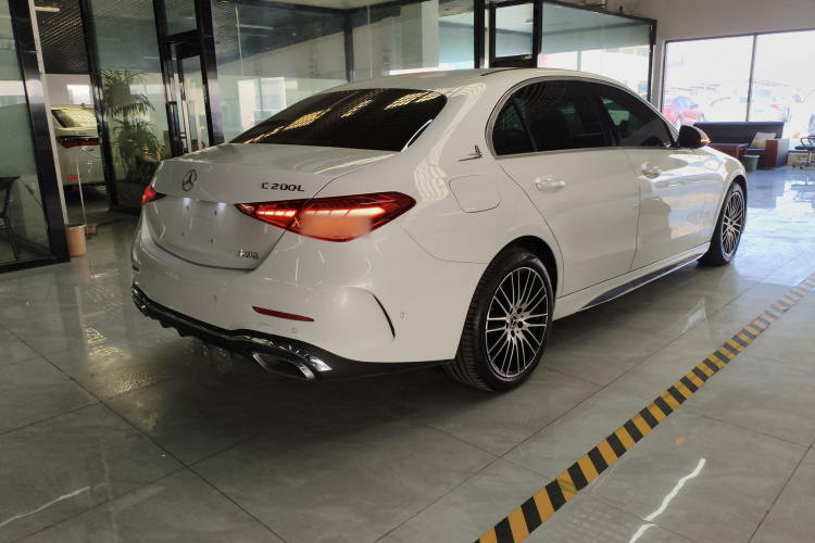 奔驰C级 2023款 C 200 L 运动版车身外观7